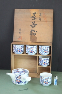 再■ み-814　茶器揃　有田焼　急須×1/茶碗×5 秀峰作 保管品 友禅 共箱 当時物 年代物 ※茶碗/単品）約寸：高6.3cm 直径7.4cm 重さ120g