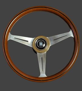 【格安スタート】ナルディ ステアリング Nardi　365㎜　クラシック　ウッド　中古品 ホーンボタン、リング付