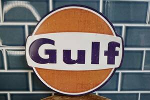 新品　GULF　ガルフ　エンボスメタルサイン　看板　世田谷ベース　インテリア　アメリカ　USA オイル　ガレージ