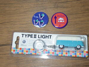 未開封・タイプ2 バス 水色/ホワイト キーホルダー ミニカー ワーゲンバス TYPEⅡ LED LIGHT +缶バッチ　2個　