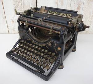 レトロコレクション　時代物 ＊Underwood Typewriter Company 　アンダーウッド社＊Typewriter 　アンティーク　タイプライター ＊卓上置型