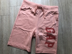 ★新品Gap Kidsギャップロゴスウェットハーフパンツ150★サーモン