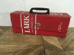 N 小物入れ】昭和レトロ！ LARK ラーク カセットテープケース 小物入れ 収納 タバコ 煙草 赤 コレクション アンティーク インテリア 現状