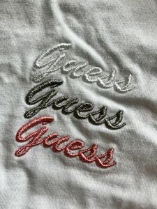 【元値4000円相当】GUESS ブランド 白T Tシャツ 半袖Tシャツ Sサイズ 刺繍 白