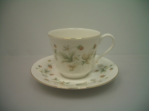 ◆ROYAL DOULTON STRAWBERRY CREAM　ロイヤルドルトン ストロベリークリーム　カップ＆ソーサー　　