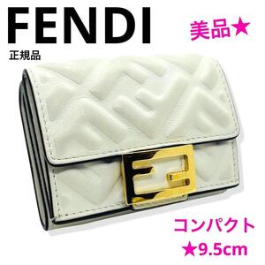 一点物 正規品 FENDI フェンディ 三つ折財布 白 ミニ バゲット マイクロ FF ズッカ コンパクトウォレット ブランド 人気 定価9万円 美品