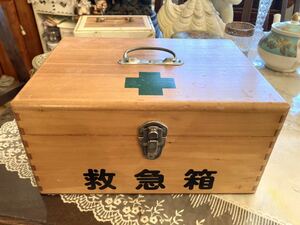 アンティーク　救急箱　木製　緑十字　ビンテージ　ヴィンテージ 蚤の市　昭和レトロ　ブロカント　薬箱 木箱