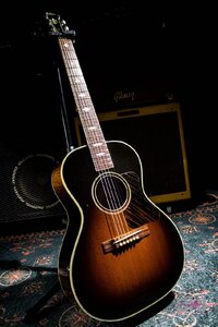 Gibson Nick Lucas Re-issue / 2000