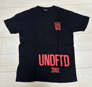 送料無料 UNDEFEATED アンディフィーテッド Tシャツ Black Mサイズ 黒 古着 ボロ エンブレム 2002