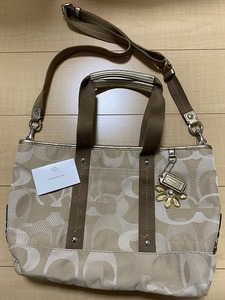 ★COACH(コーチ)★2WAYバッグ★ショルダーバッグ★F19674★ハンドバッグ★トートバッグ★プレート&可愛い花チャーム付き★ベージュ★