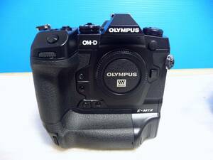 ◆展示極上品(ほぼ新品) OLYMPUS ミラーレス一眼カメラ OM-D OM-D E-M1X ボディ [世界最高約7.5段手ぶれ補正/プロフェッショナル] 1点限り