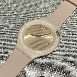 SWATCH スウォッチ　SKINSKIN　SVUT100　スイス製　メンズ腕時計 クリーム クォーツ　40mm　未使用・長期保管品