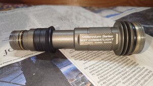 【美品】SUREFIRE M3T Millennium Combatlight 3セル9V純正ボディ 旧ロゴ HAカラー シュアファイア 検（6P