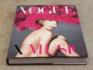 【洋書 新品】Vogue x Music / ヴォーグ レディ・ガガ リアーナ テイラー・スウィフト ビヨンセ デヴィッド・ボウイ ミック・ジャガー