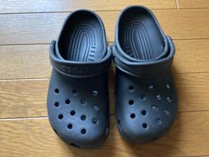 CROCS クロックス 黒のサンダル　Ｍ5Ｗ7 (23cm)