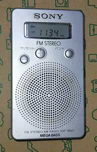 SRF-M807 ソニー 受信確認済 完動品 ワイドFM AM FM ラジオ 通勤 防災 ジョギング 散歩 競馬 登山 通院 ハイキング サイクリング 328423 