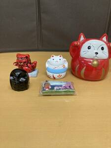 狩）【決算セール】中古品 招き猫 陶器 置物 貯金箱 シーサー お土産品 5点 まとめ売り 20221213 (15-4)