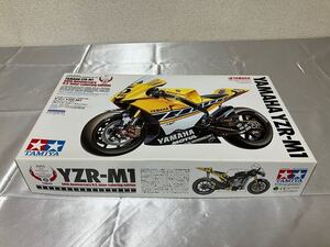 80 【新品】 TAMIYA タミヤ バイク 1/12 オートバイシリーズ YAMAHA ヤマハYZR-M1 NO.104 GP 2005プラモデル 未組立