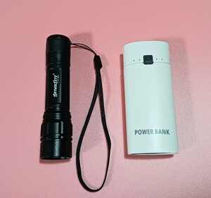 LEDライト 懐中電灯Torch＋USB急速充電器＋18650バッテリー 3個