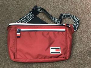 USA正規品 トミーヒルフィガー TOMMY HILFIGER クロスボディ 斜め掛け ボディバッグ ウェストバッグ 赤 citytrek フラッグロゴ