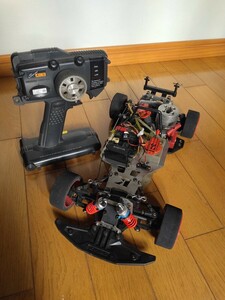 ラジコンエンジンカー　ブレーキ調整済み走行できます。　京商のシャーシ中古品　ボディー無し、メカ付き動作確認