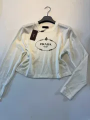 【雷市場（ポンジャン）商品韓国直送】 新品 PRADA(プラダ) ラウンドネック Tシャツ