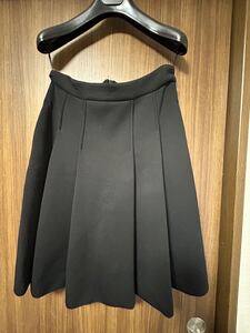 数着美品！マックスマーラ　隠れビジュー付き黒　厚手スカート　 M Max Mara