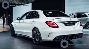 高品質 メルセデス・ベンツ Cクラス C63リアディフューザー シルバーマフラータイプ 後期w205 C63s AMG 仕様　ロゴ入り