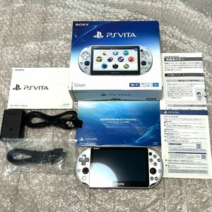 〈本体美品・画面無傷・箱説付属・新型〉PS vita PCH -2000ZA25 シルバー 本体 PlayStation プレイステーション