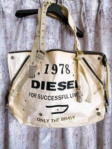 ディーゼル DIESEL トートバッグ ハンドバッグ 大容量 大きめ ロゴ メンズ バッグ かばん トート 肩掛け 白 バッグ