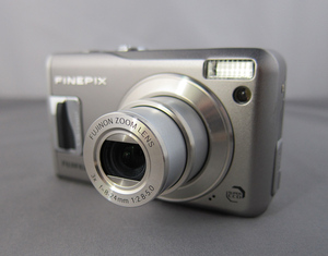 FUJIFILM FinePix F31fd（美品）デジカメ（XDピクチャーカード（1GB）付）