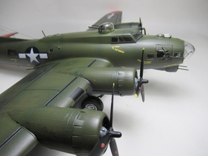 ハセガワ　1/72　B-17フライングフォートレス第322爆撃中隊　チャウハウンド機　完成品