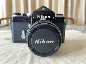 1000円スタート! 断捨離 Nikon F ブラックボディー Nikkor-N Auto 1:2,8 f=24mm L1A純正レンズフィルター付 ジャンク オールドカメラ