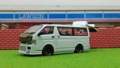 1/64 ミニカー BMC トヨタ ハイエース KDH200V 改 フルエアロ