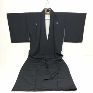 着物 リメイク素材 喪服 家紋 羽二重　身丈 154cm 裄 62.5cm 袖丈 48.5cm 前巾 23.5cm 後巾 30cm　たとう紙付き 【J403-088#100】