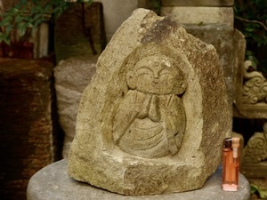 お祈り地蔵様の石像h26cm お地蔵さん　祠地蔵　地蔵菩薩　石仏　仏像 1130a