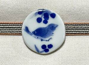 NO.948 帯留め 陶器 小鳥 (梅に鶯) (帯留 帯飾り 和装小物)