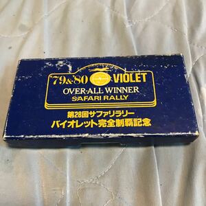 日産 バイオレット サファリラリー 完全制覇記念 バッチ 未使用 美品 難あり エンブレム オーナメント NISSAN VIOLET SAFARI RALLY