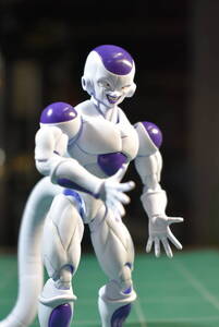 Qm944 【コレクター放出品】 FINAL FORM FRIEZA フィギュアライズスタンダード ドラゴンボール フリーザ プラモデル 完成品 60size