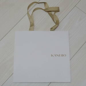 ◎KANEBO カネボウ ショップ袋1枚 美品 1回のみの使用 紙袋 ショッパー 手提げ袋 ブランド物 タテ約24㎝×ヨコ約25㎝×マチ幅約14.8㎝