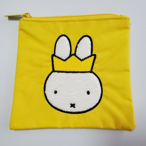 送料無料☆匿名配送☆クイーンミッフィー ふわふわ刺繍ポーチ miffy ミッフィー ポーチ フラットポーチ イエロー 黄色 オシャレ 化粧ポーチ