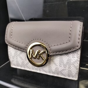 17 Φ 【 MICHEAL KORS 】 マイケルコース MKシグネチャー 総柄 ロゴメタル レザー 三つ折り 財布 ウォレット 小銭入れあり 商品ランクB 