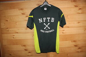 ナイキNIKE　メンズS　NFTB　サッカーフットサルなど　半袖Tシャツ