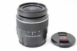 【アルプスカメラ】良品 SONY ソニー DT 18-55mm F3.5-5.6 SAM SAL1855 MINOLTA ミノルタ αマウント APS-C ズームレンズ 230205h