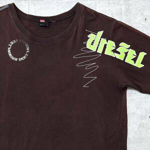 DIESEL 鬼フェード 刺繍 ステッチ Tシャツ 大きいサイズ ディーゼル　　色ムラ 色あせ XL プリント 半袖 ブラウン アームロゴ 柳10003