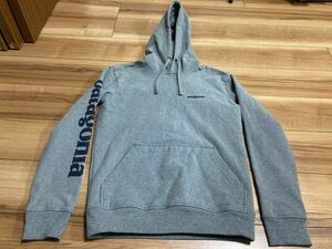 patagonia パタゴニア p6 アップライザルフーディー　パーカー　 スウェット　グレー　レギュラーフィットＸSサイズ　厚手　美品