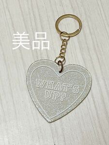 美品　ハートのキーホルダー　WHAT’S UP キラキララメ