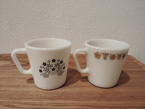 “Old Pyrex” Tiny Flower オールドパイレックス タイニーフラワー ペア ２個セット　マグカップ　ゴールデンバタフライ ファイヤーキング