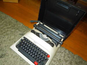 olivetti LETTERA12 タイプライター 年数経過使用品現状渡し