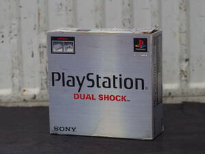 M10879 希少な完品 SONY PlayStation 初代 DUAL SHOCK SCPH-7000 コレクターより 動作OK 箱説など付属品備い プレステ 80サイズ0605